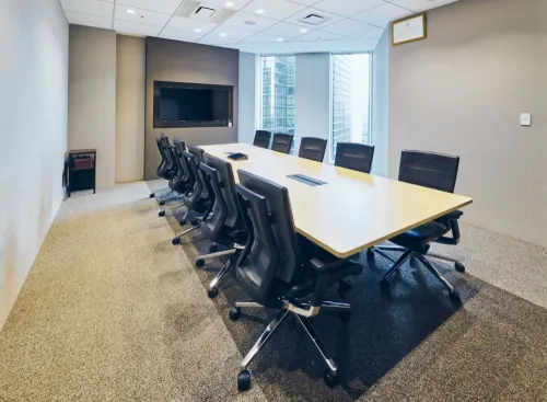 執務スペースのほかにミーティングルームなどの会議スペースも充実