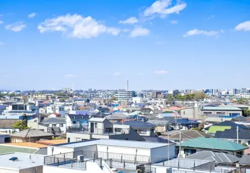 地域に貢献できる 日本全国で空き家は増え続け2018年の空き家数は849万戸、総住宅数のおよそ７戸に１戸が空き家となっており、大きな社会問題となっています。