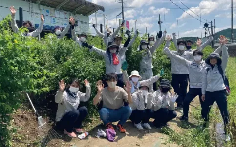 飯田組は国連の掲げるSDGsに参画しています。社内では地域貢献委員会を発足し、年間通じて色々な地域貢献活動を企画・運営しています。